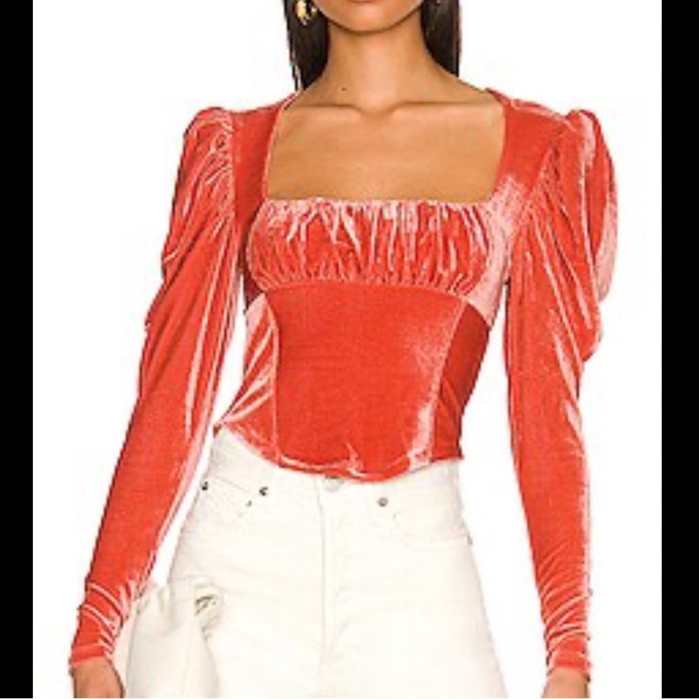 Free people hold me top